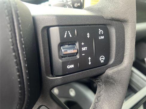Used 2024 Land Rover Defender 110 V8 AWD/4WD image 13