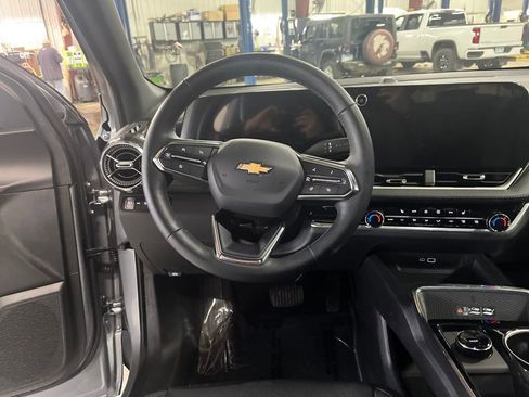New 2026 Chevrolet Equinox LT w/ Convenience Package II AWD/4WD image 13