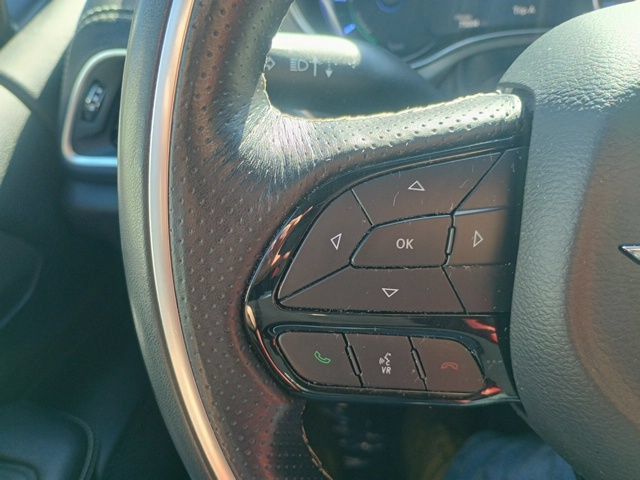 Used 2021 Chrysler Pacifica Limited w/ Uconnect Theater Family Group FWD image 26