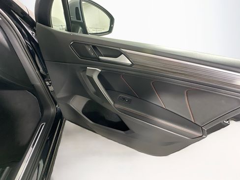 Used 2024 Volkswagen Tiguan Wolfsburg Edition image 31