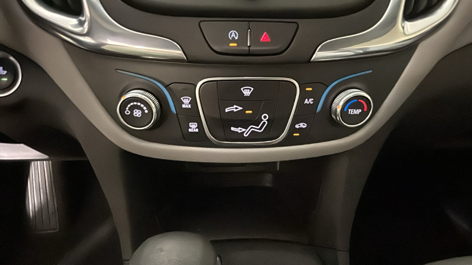 Used 2024 Chevrolet Equinox LS AWD/4WD image 25