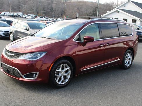 Used 2018 Chrysler Pacifica Touring-L Plus w/ Advanced Safetytec Group image 4