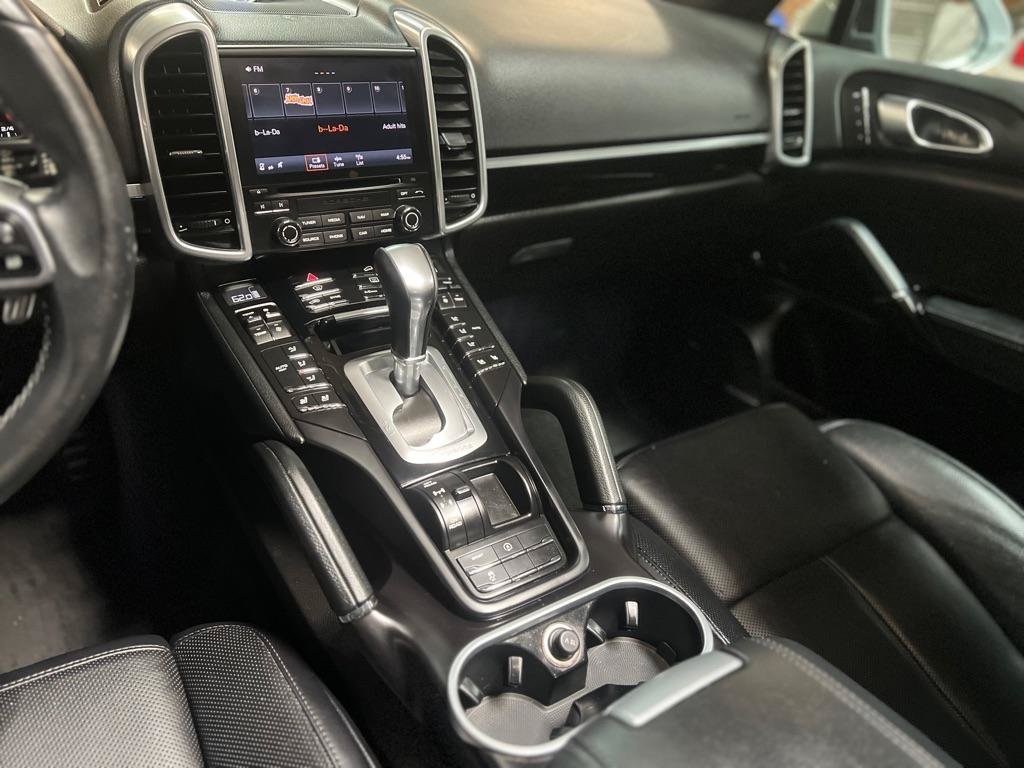 Used 2017 Porsche Cayenne AWD/4WD image 28