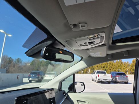 Used 2024 Toyota Sienna XLE image 15