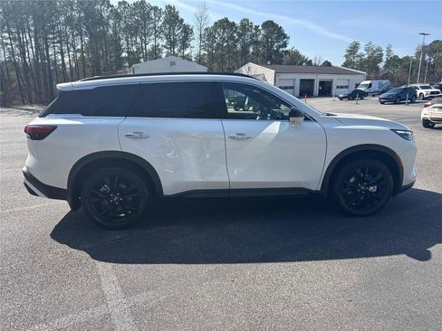 Certified 2025 INFINITI QX60 Luxe w/ Black Edition image 4