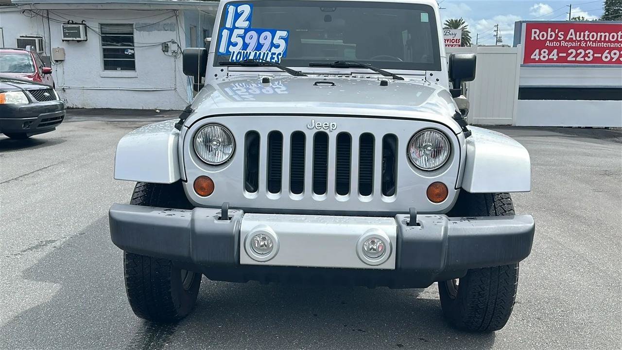 Used 2012 Jeep Wrangler Unlimited Sahara w/ Max Tow Pkg AWD/4WD image 6