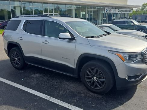 Used 2019 GMC Acadia SLT FWD image 2