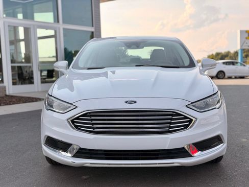 Used 2018 Ford Fusion SE w/ Equipment Group 602A FWD image 4