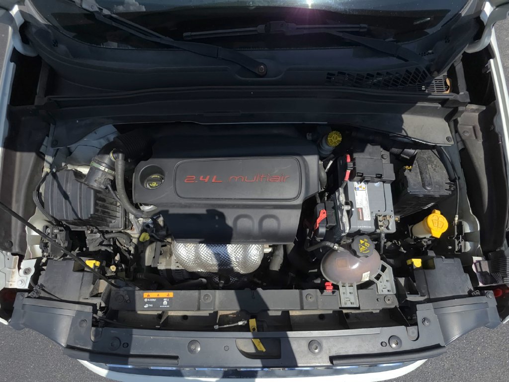 Used 2016 Jeep Renegade Latitude FWD image 24