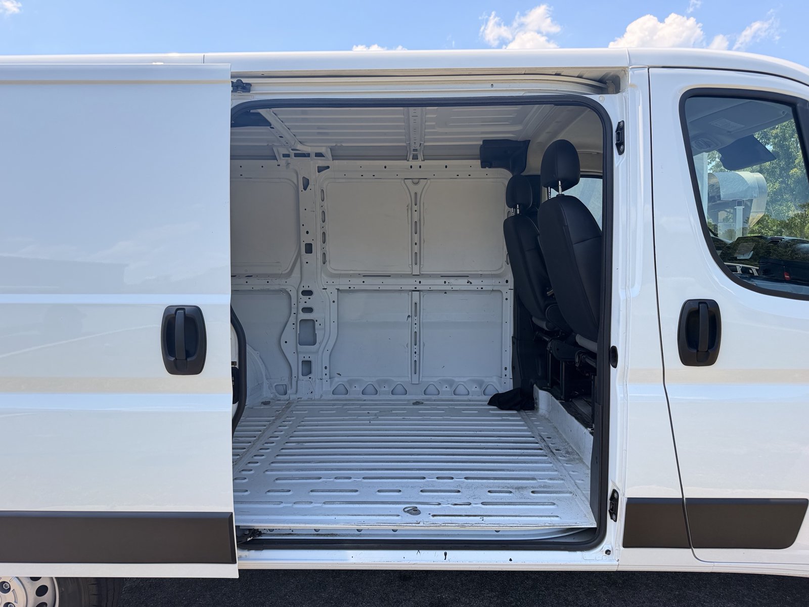 Used 2025 RAM ProMaster 2500 w/ Convenience Group FWD image 39