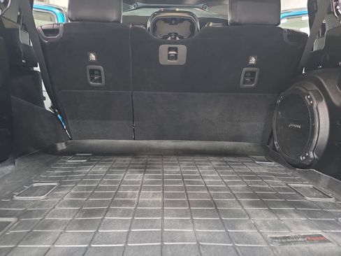 Used 2019 Jeep Wrangler Unlimited Sahara w/ Dual Top Group AWD/4WD image 12