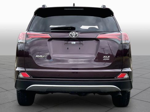 Used 2017 Toyota RAV4 XLE AWD/4WD image 5