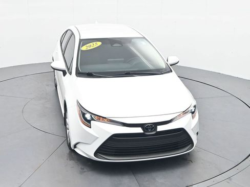 Used 2025 Toyota Corolla LE w/ LE Premium Package FWD image 20