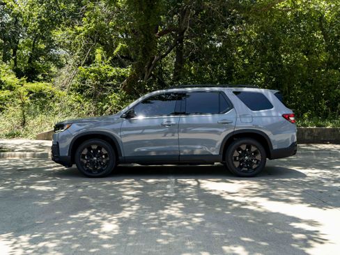 Used 2026 Honda Pilot Black Edition image 6