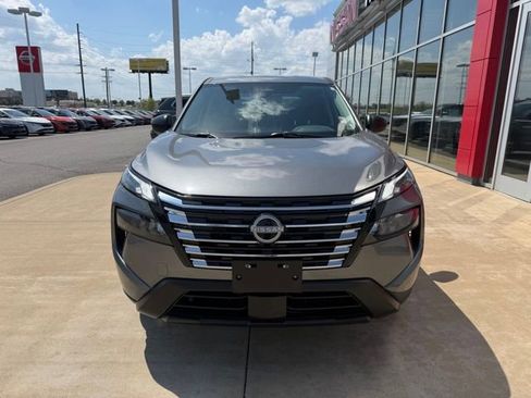 Certified 2025 Nissan Rogue S FWD image 8