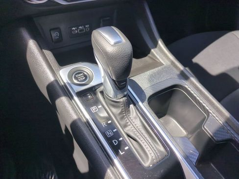 Used 2025 Nissan Sentra SV FWD image 18