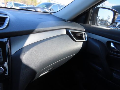 Used 2015 Nissan Rogue SV w/ SV Premium Package image 21