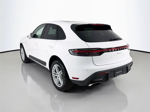 Used 2022 Porsche Macan AWD/4WD image 3