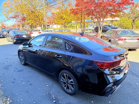 Used 2023 Kia Forte LXS image 8