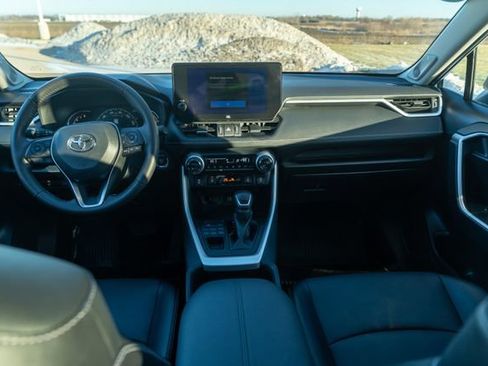 Used 2023 Toyota RAV4 XLE Premium image 15