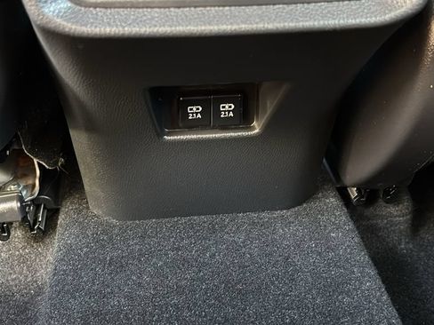 Used 2021 Toyota Venza XLE w/ Softex Package AWD/4WD image 8