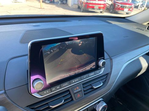 Used 2025 Nissan Altima 2.5 SV image 23