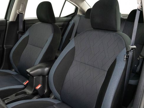 Used 2025 Nissan Versa SV image 9