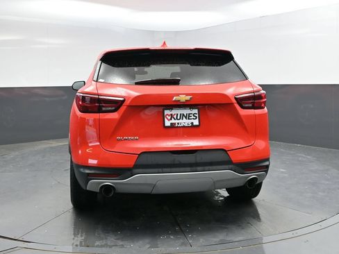 Used 2025 Chevrolet Blazer LT FWD image 8