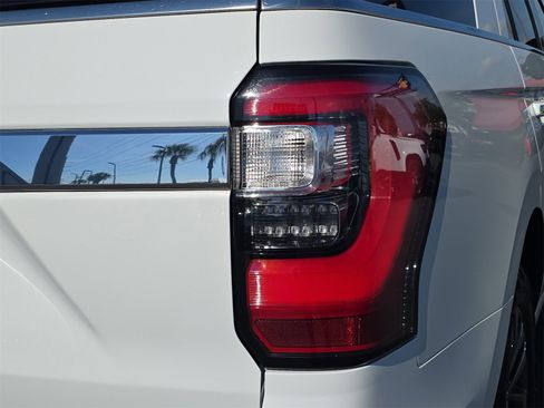 Used 2021 Ford Expedition Limited image 6