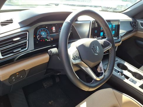 Used 2024 Volkswagen Atlas Cross Sport SE image 9