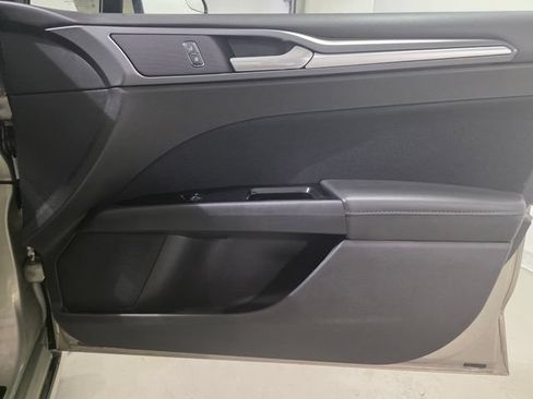 Used 2016 Ford Fusion SE w/ SE Cold Weather Package FWD image 28
