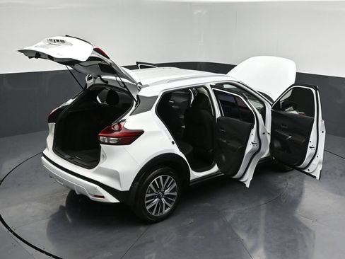 Used 2023 Nissan Kicks SV image 30