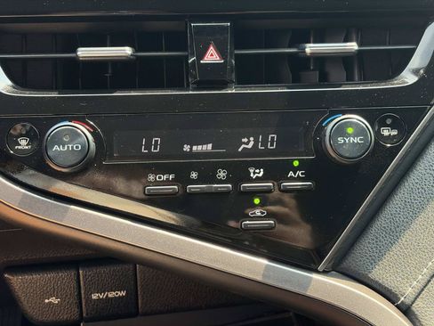 Used 2022 Toyota Camry SE w/ Convenience Package FWD image 31