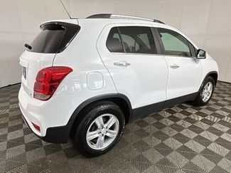 Used 2020 Chevrolet Trax LT w/ LT Convenience Package FWD video 2