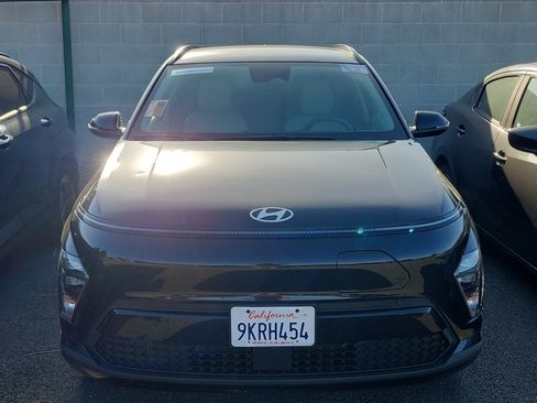 Used 2024 Hyundai Kona SEL FWD image 2