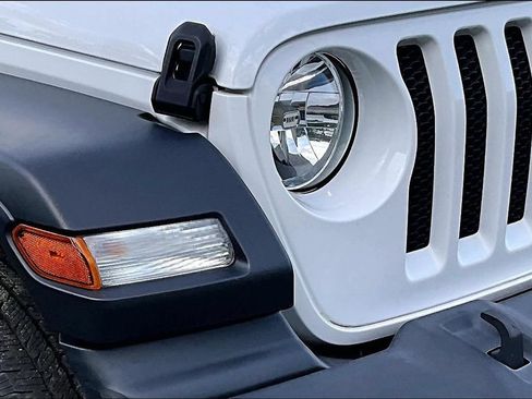 Used 2022 Jeep Wrangler Unlimited Sport AWD/4WD image 32