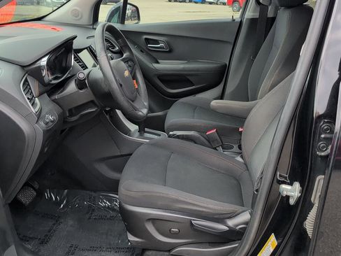 Used 2019 Chevrolet Trax LS w/ Tint and Cruise Package image 17
