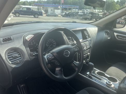 Used 2020 Nissan Pathfinder S AWD/4WD image 18