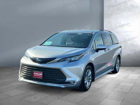 Certified 2023 Toyota Sienna XLE w/ XLE Plus Package AWD/4WD image 1