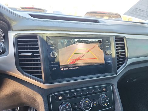 Used 2021 Volkswagen Atlas Cross Sport SE w/ Panoramic Sunroof Package FWD image 18