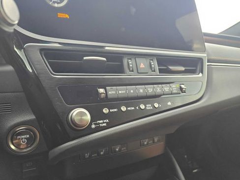 Used 2025 Lexus ES 300h w/ Premium Package image 29