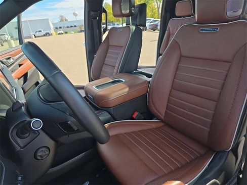 Used 2023 GMC Yukon XL Denali Ultimate image 18