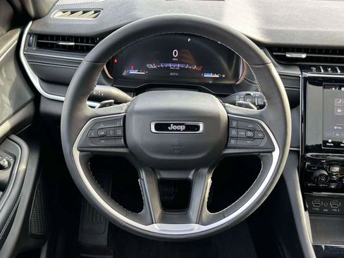 Used 2024 Jeep Grand Cherokee Altitude image 13