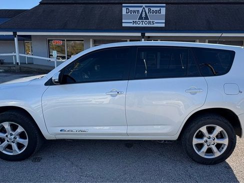 Used 2013 Toyota RAV4 EV image 2