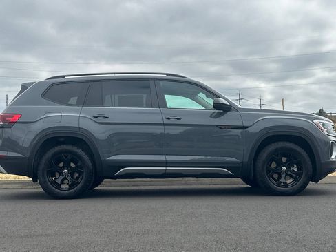 New 2026 Volkswagen Atlas Peak Edition AWD/4WD image 2