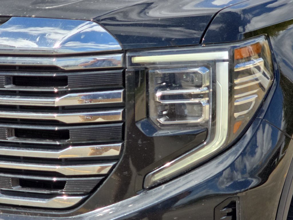 Used 2022 GMC Sierra 1500 SLT w/ SLT Premium Plus Package AWD/4WD image 12