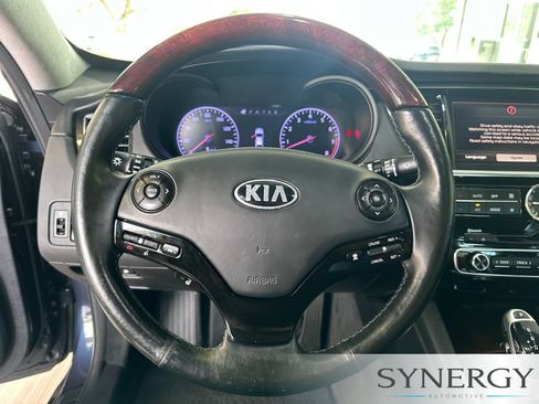 Used 2015 Kia K900 Luxury w/ VIP Package (Discontinued) RWD image 20