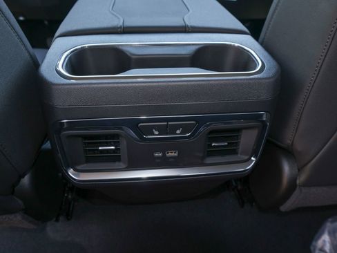 New 2026 GMC Sierra 1500 SLT image 11