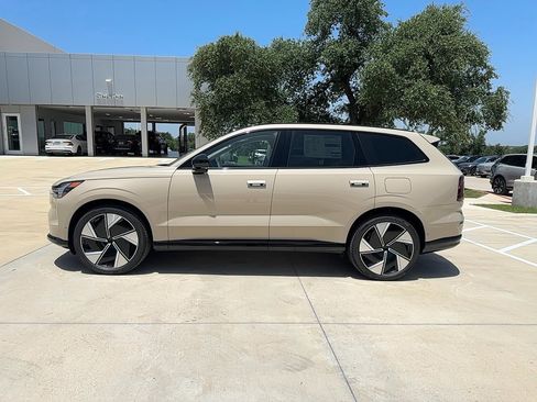 Used 2025 Volvo EX90 Ultra image 3