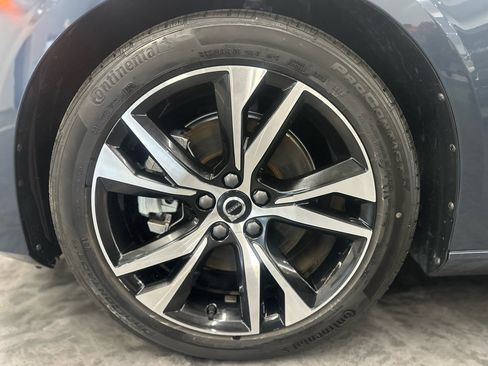 Used 2024 Volvo S60 B5 Core image 9